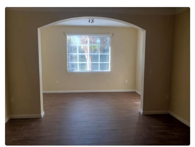 Building Photo - 1111 Myrtlewood Cir E