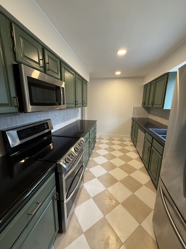 Building Photo - 7206 Reeds Rd