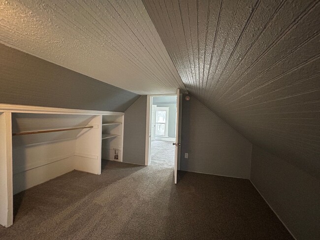 Building Photo - 3 Bedroom, 2 Bath house in East Moline