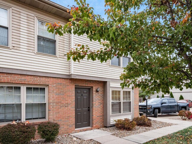 Building Photo - 629 Pebble Pl Dr