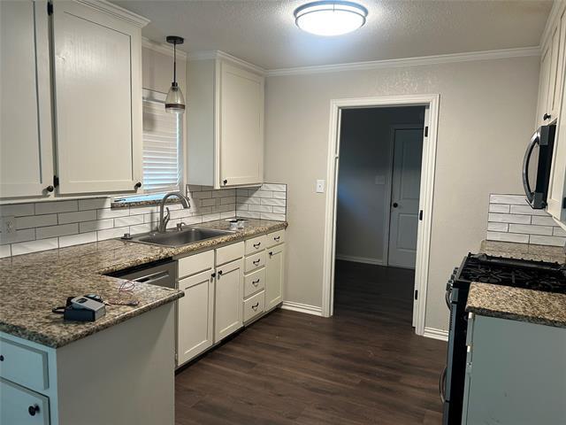 Building Photo - 4202 Skyline Dr