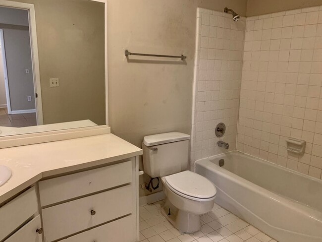 Building Photo - 5931 Kay Dr NW