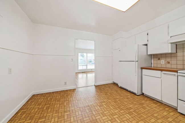 Building Photo - 330 E Jersey St