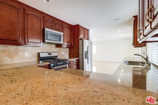 Building Photo - 687 Mt Carmel Dr