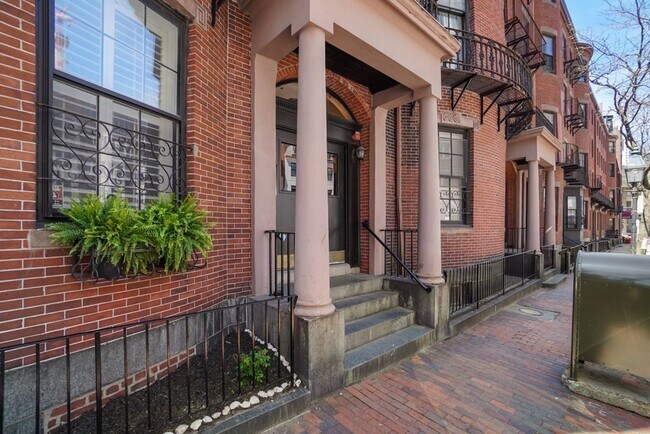 Building Photo - 27 Bowdoin St