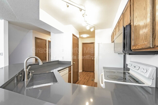 Building Photo - 5863 W Atlantic Pl