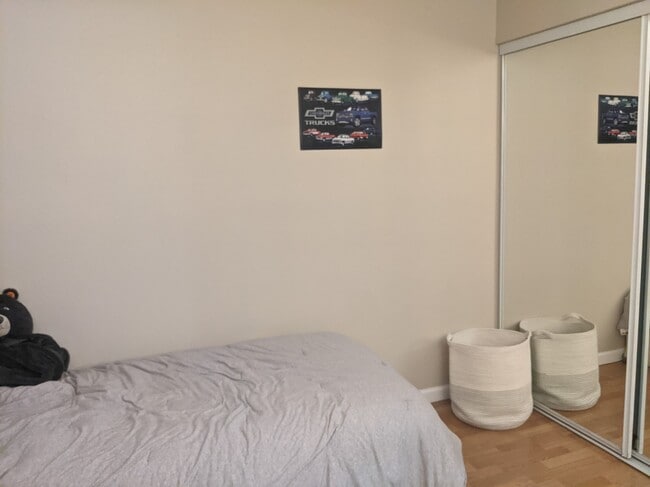 Building Photo - 2089 S Deframe St