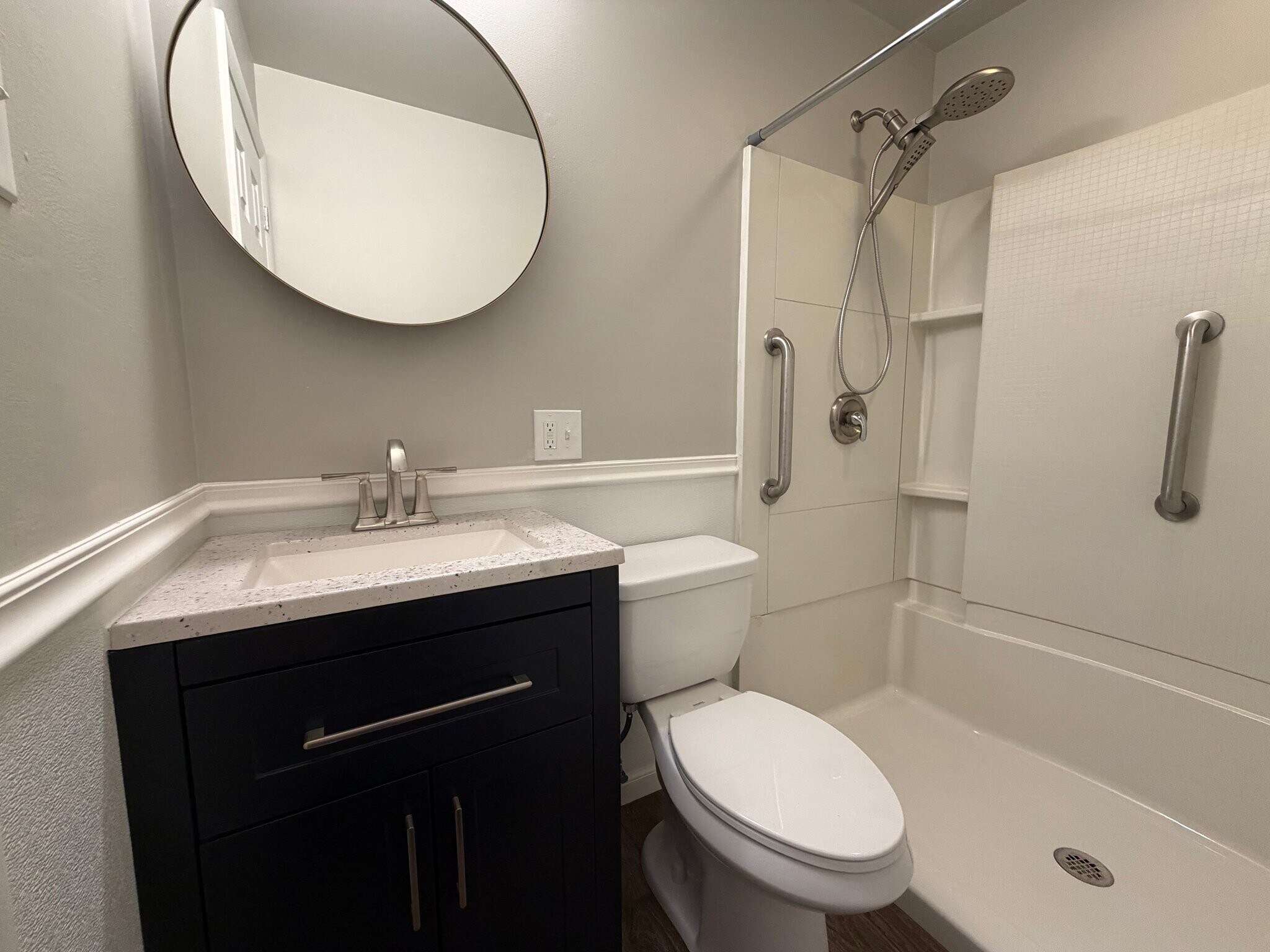 Building Photo - 407 Rothey Dr
