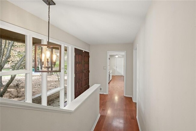 Building Photo - 705 Edgewater Trail