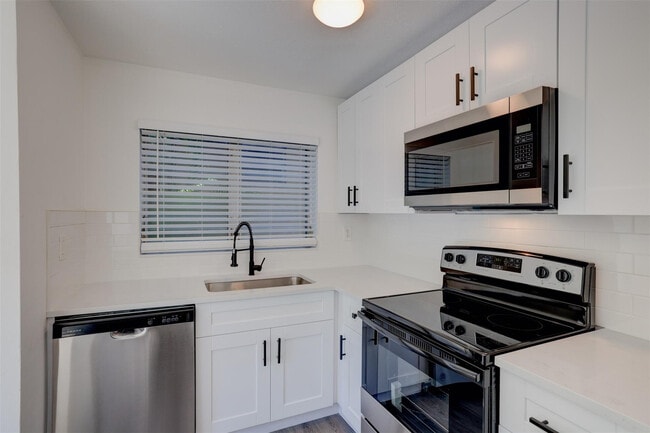 Building Photo - 4609 Bougainvilla Dr