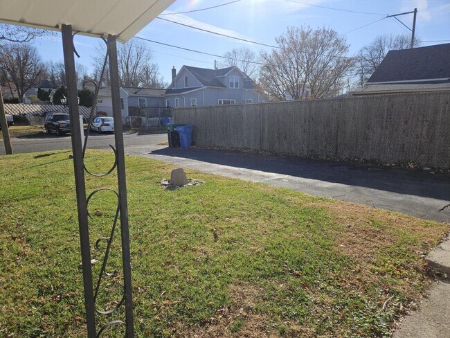 Building Photo - 414 Delaware Ave