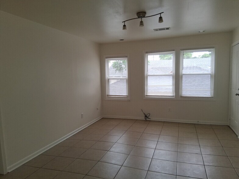 Building Photo - 8613 S Claiborne Ave