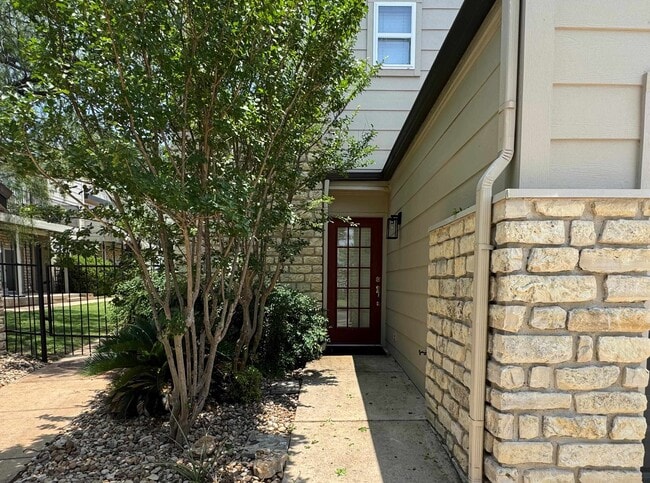 Building Photo - 605 Port