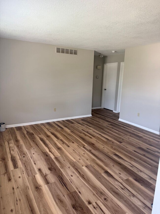 Building Photo - 4304 Mesa Dr