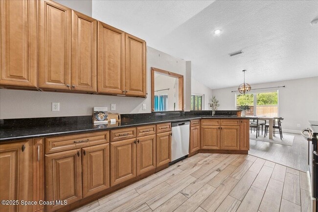 Building Photo - 897 Hunters Creek Dr