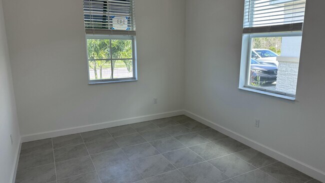 Building Photo - 3052 Cedar Pl
