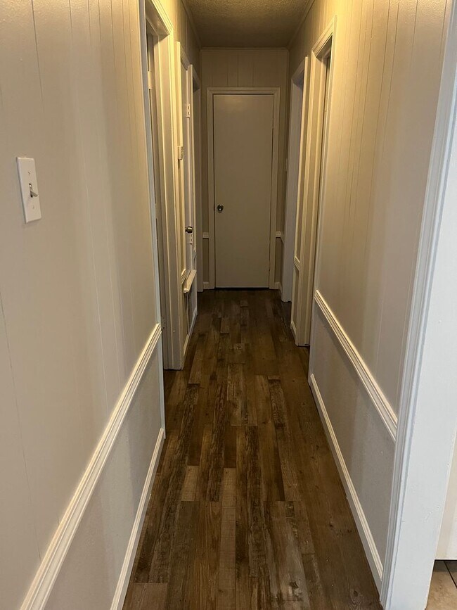 Building Photo - Three Bedroom/1.5 Bath Home