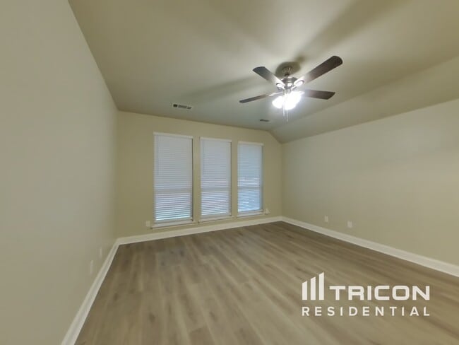Building Photo - 1505 Parkside Dr