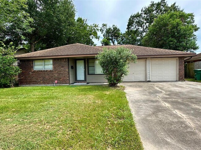 Primary Photo - 530 Edgebrook Dr