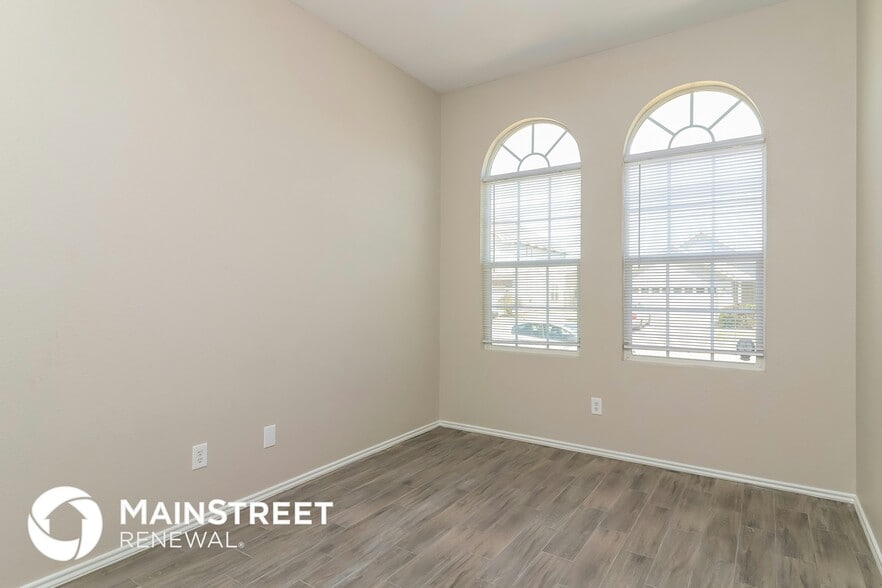 Building Photo - 212 Cres Ridge Dr