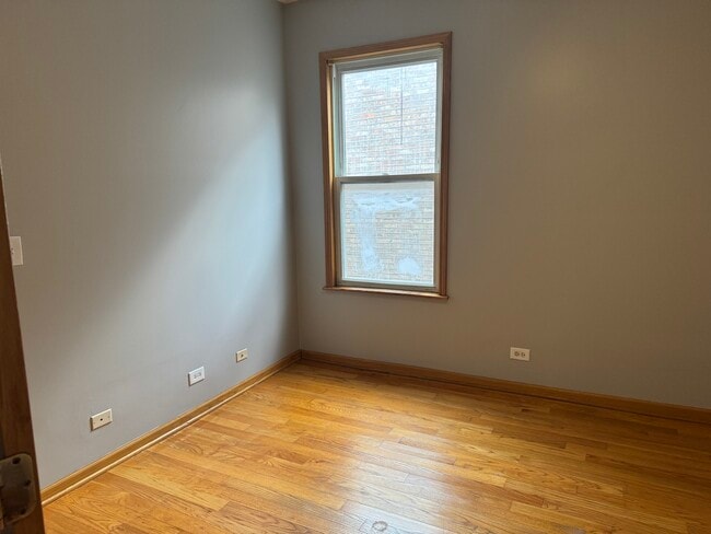 Building Photo - 1419 W Sunnyside Ave