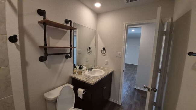 Building Photo - 345 Middle Grn Lp