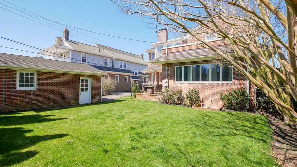 Building Photo - 6104 Ventnor Ave