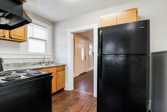 Building Photo - 478 W 63rd St