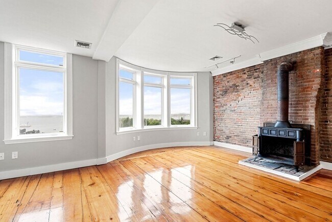 Building Photo - 6 Brigham St