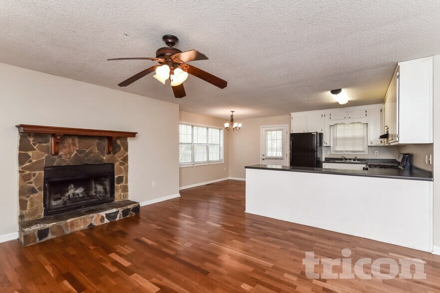 Building Photo - 230 Parkway Ct