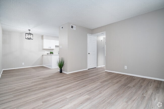 2BR, 1BA - 800SF - Living Room - City-Base Vista