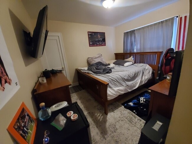 Building Photo - Aug 1st 2026/2027 Pre-leasing Close to 1.5 Blks to CSU & Old Town