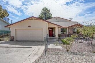 Building Photo - 5 Bedroom + a Den, 3 Bathroom, 2 Car Garage For Rent in Prescott!