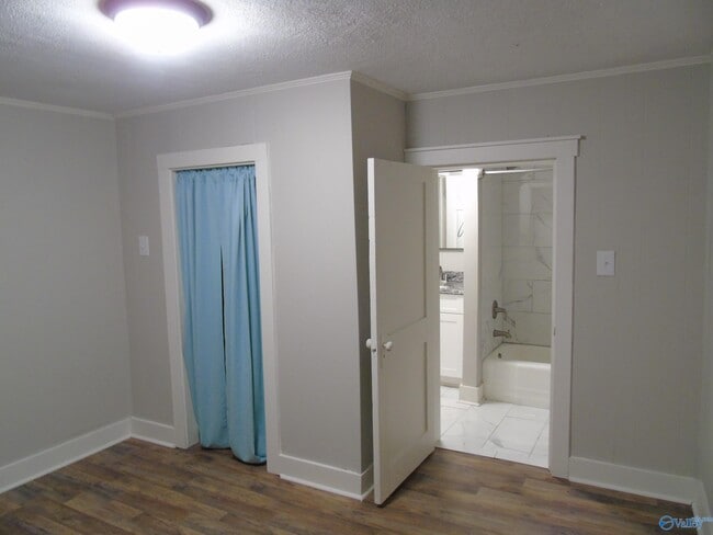 Building Photo - 1107 England St NE