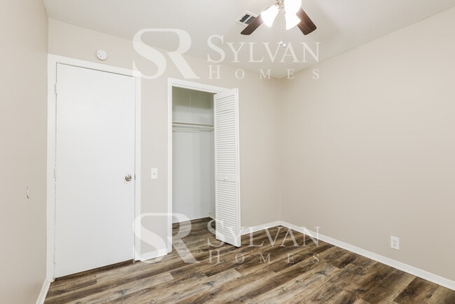 Building Photo - Discover Spacious Comfort & Fun