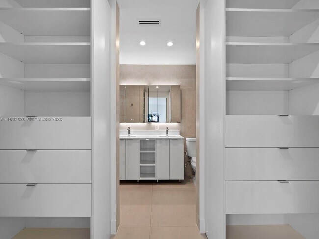 Building Photo - 2537 NW 116th Terrace