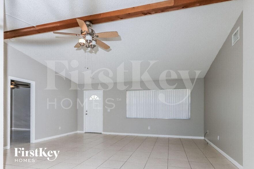 Building Photo - 650 NW Selvitz Rd