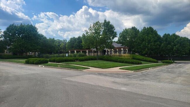 Building Photo - Newly constructed Maintenance provided 3 bed 2.5 bath