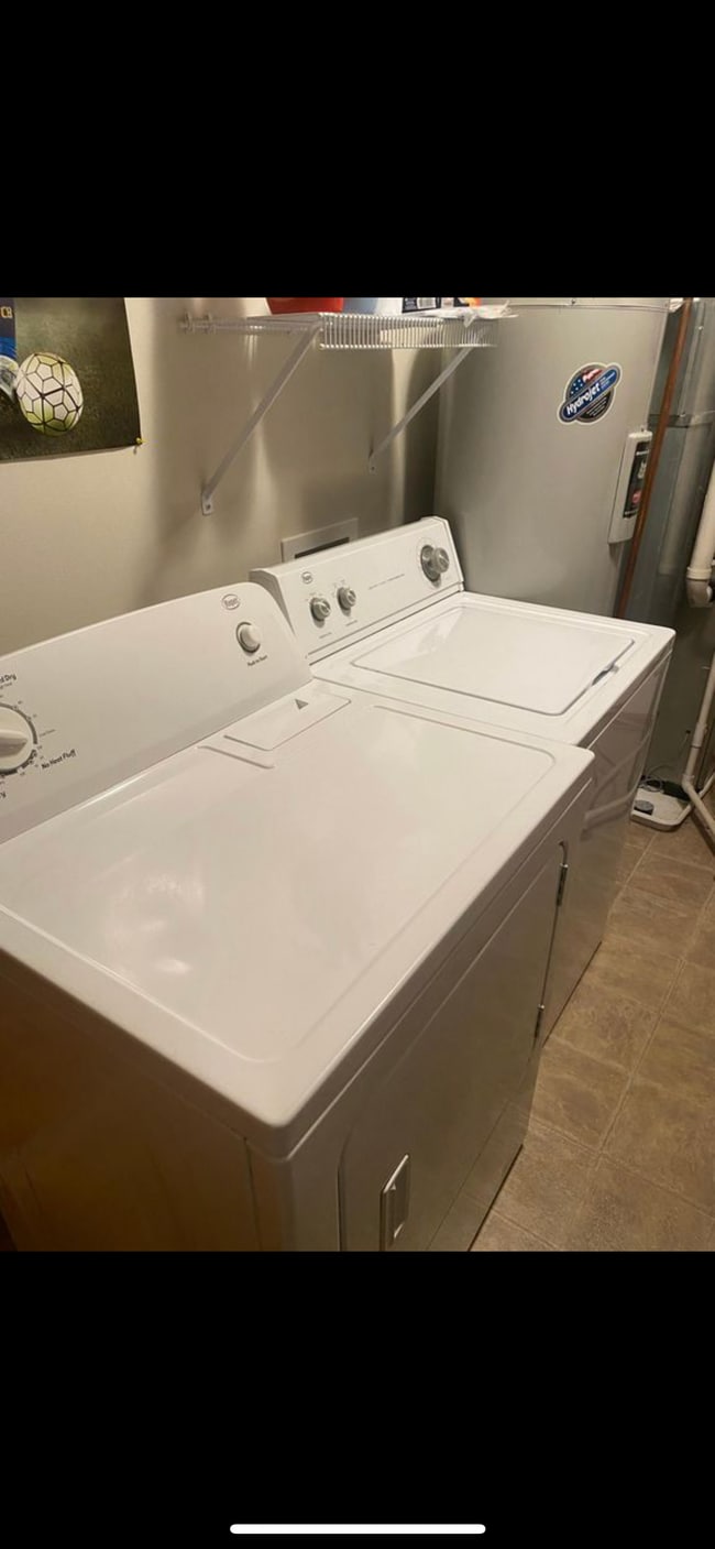 Building Photo - 15615 Sienna Dr