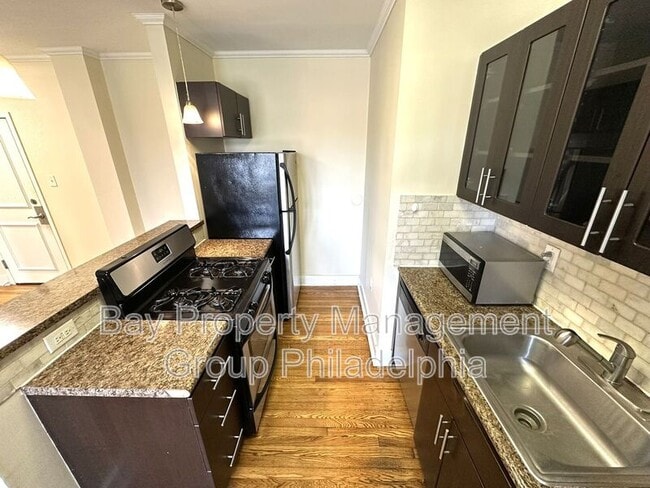 Building Photo - 437 W School House Ln