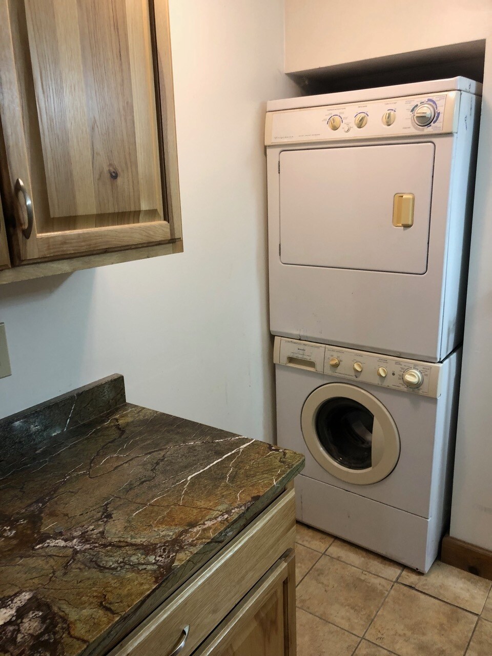 Building Photo - 686 Sebago Rd