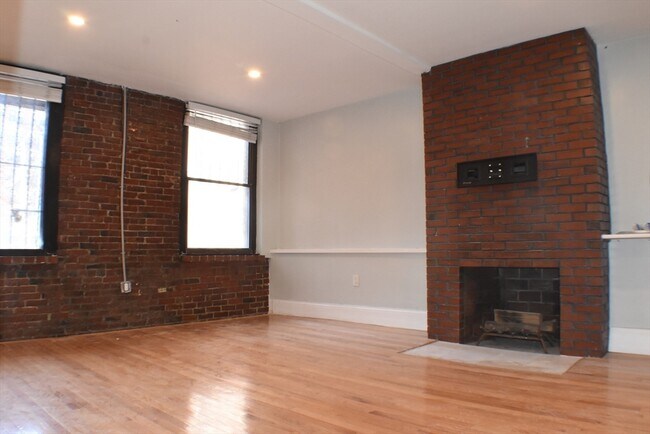 Building Photo - 31 Fairfield St
