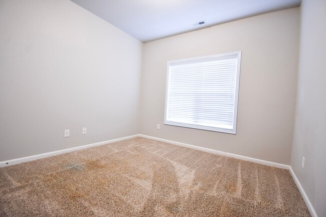 Building Photo - Coming Soon: 3 BEDROOM 2 BATHROOM - PETS C...