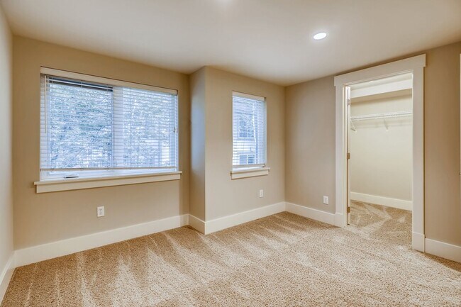 Building Photo - 1108 Taylor Ave N