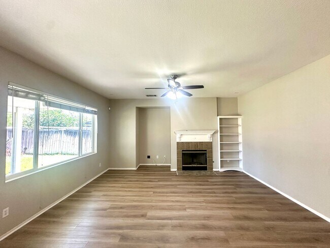 Building Photo - Beautiful Winchester 4-Bedroom  Home!