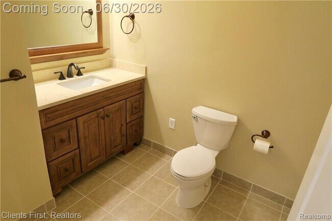 Building Photo - 7233 Oakwood Dr