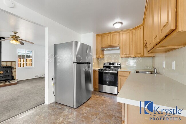 Building Photo - 1038 Thelma Ave