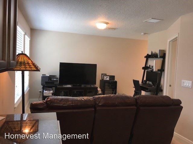 Building Photo - 8701 Via Trieste Dr