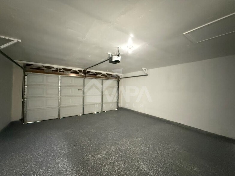 Building Photo - 827 Blue Astor Dr