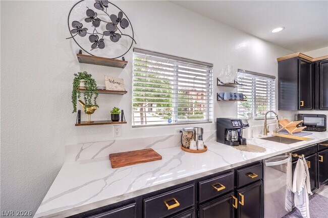 Building Photo - 10762 Flame Vine Ct